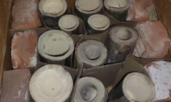 কুমিল্লায় ৫ লাখ টাকার পণ্যের কার্টনে মিলল ইট ও বাঁশ